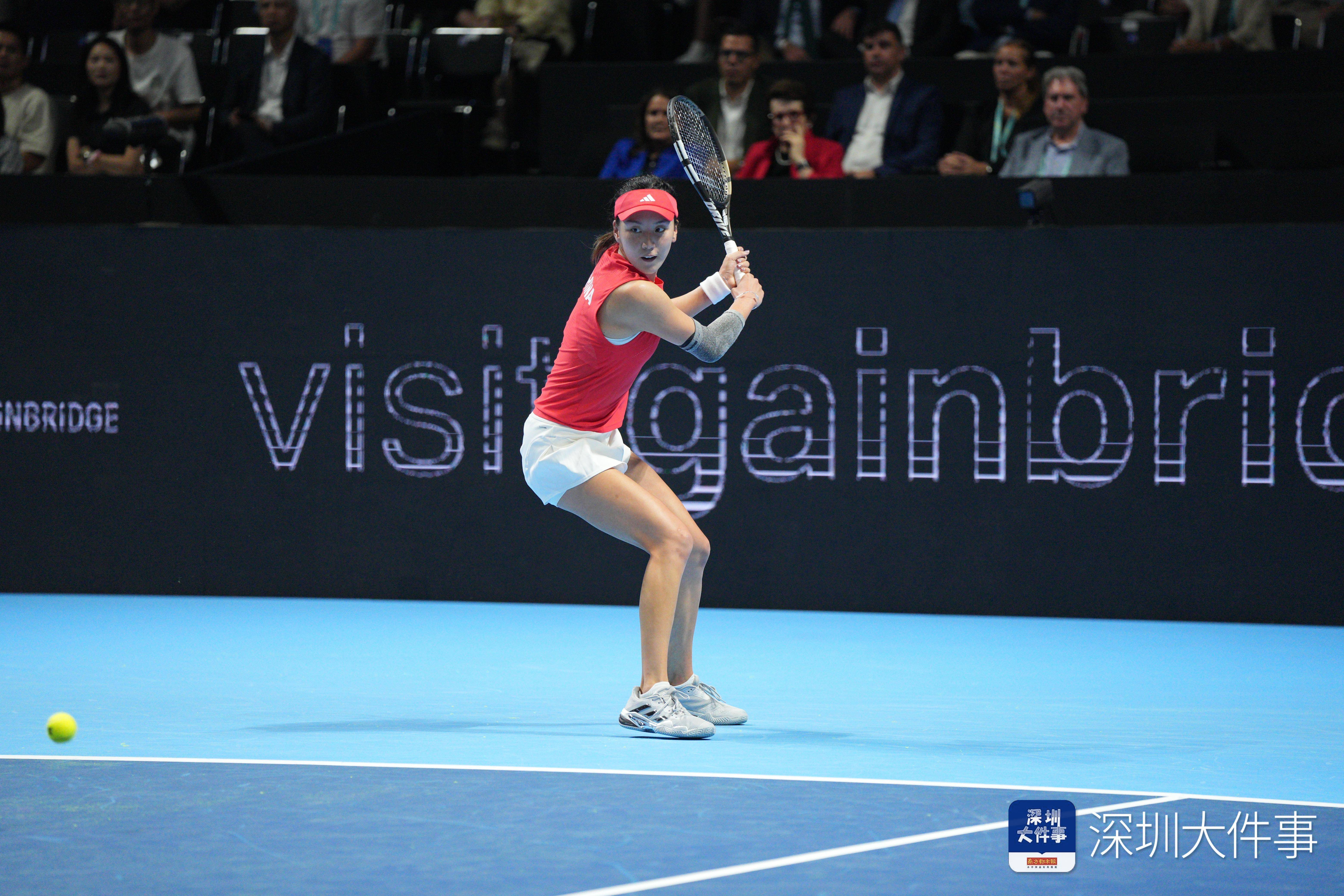 意大利足球女将备战慈善赛事视频