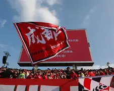 垂直落差200米的雪场上尖叫声不断